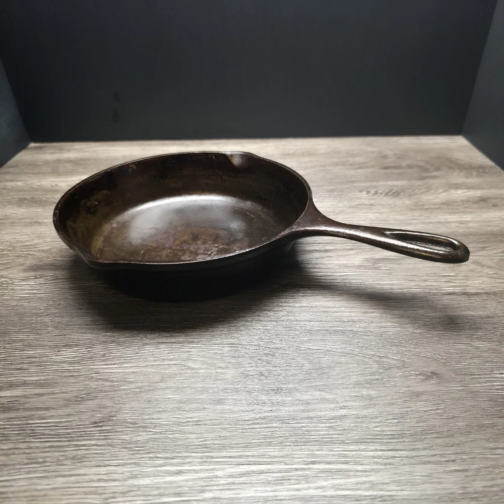 Vintage Lodge #5 SK Cast Iron Skillet - 3-notch Heat Ring - Double Spouts